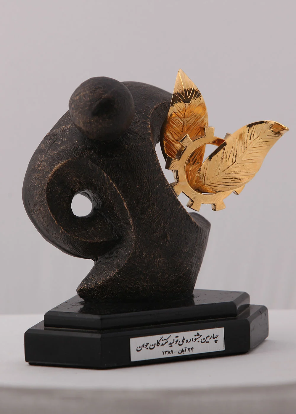 تندیس جشنواره تولیدکنندگان جوان